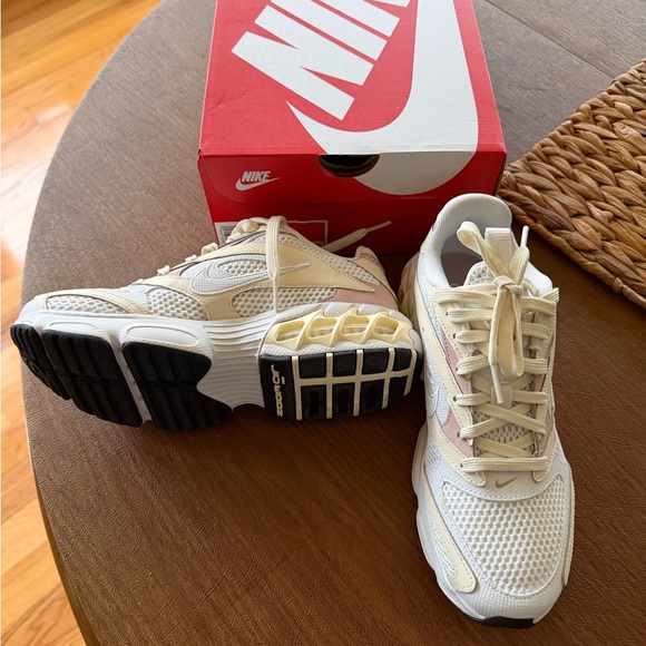 Nike Women's Zoom Air Fire - Picture 4 of 4